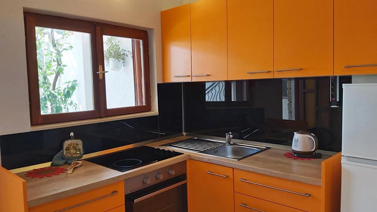 Apartments Gajo Omis Exterior photo