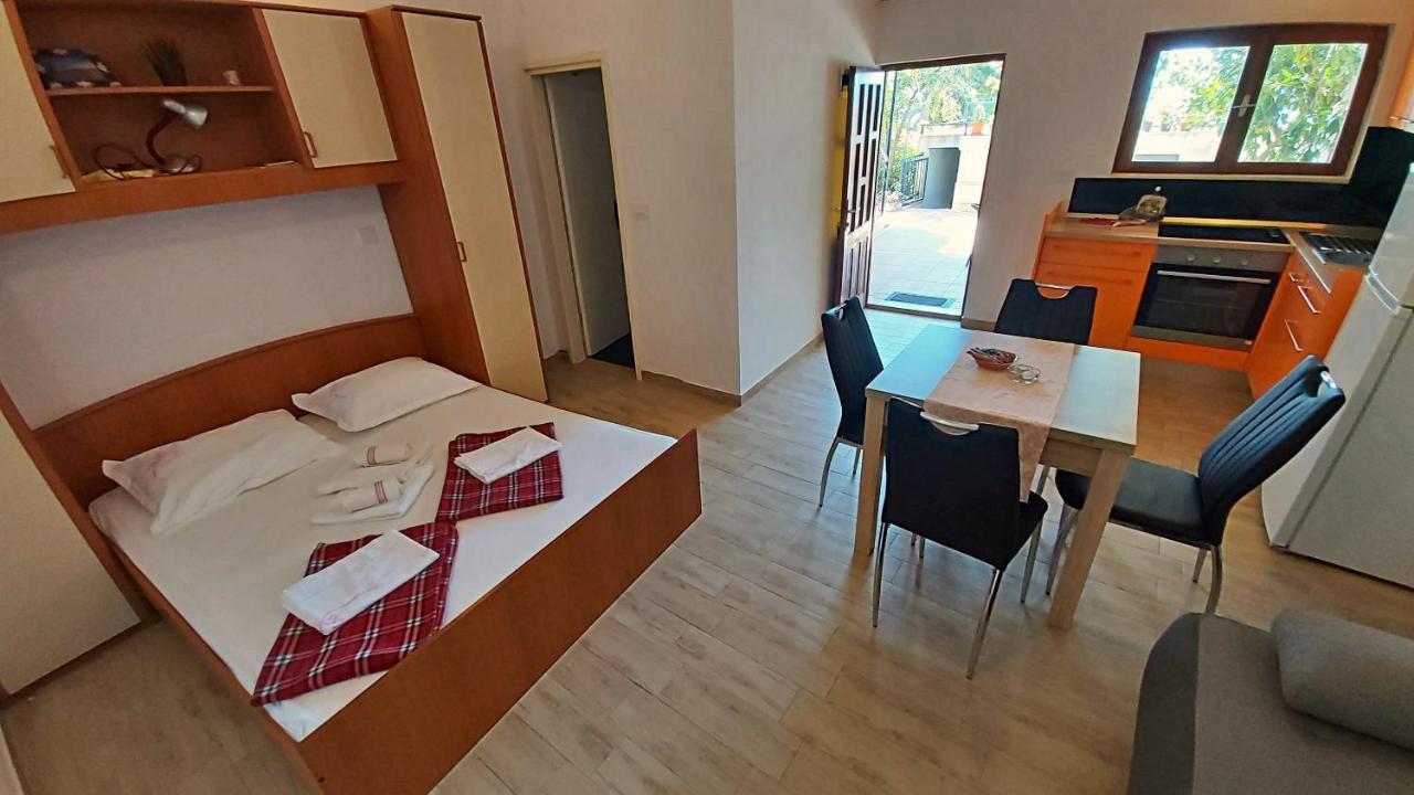 Apartments Gajo Omis Exterior photo