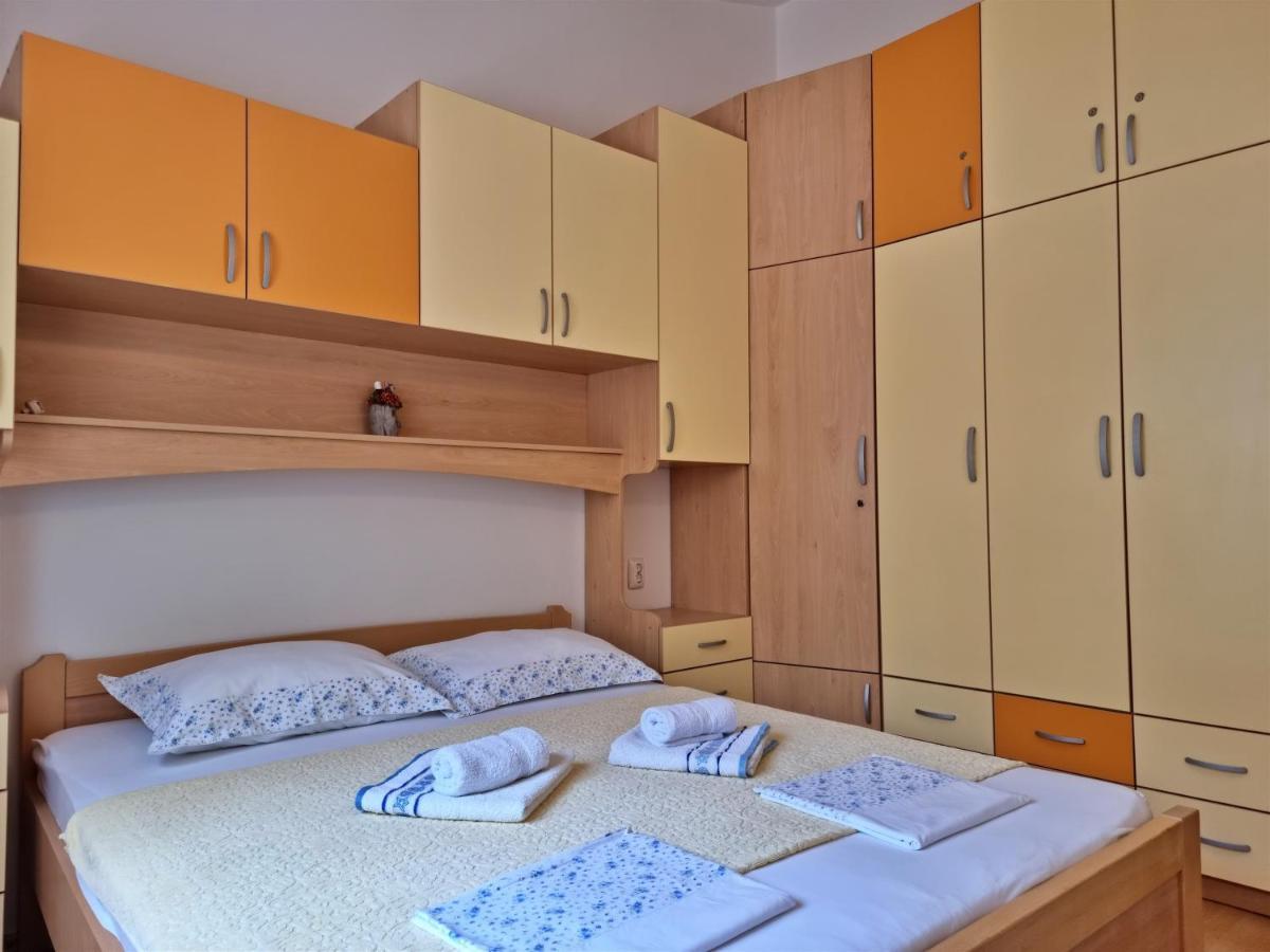Apartments Gajo Omis Exterior photo