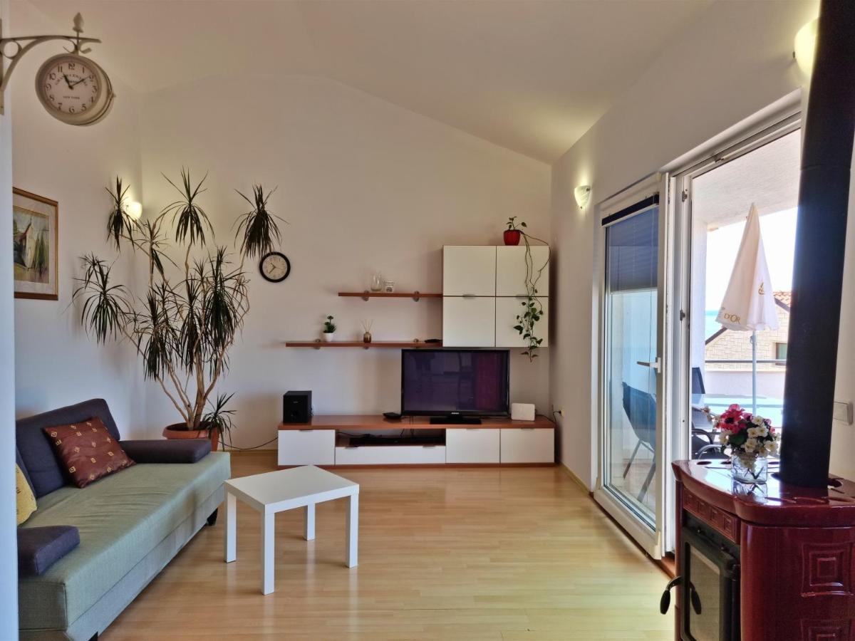 Apartments Gajo Omis Exterior photo