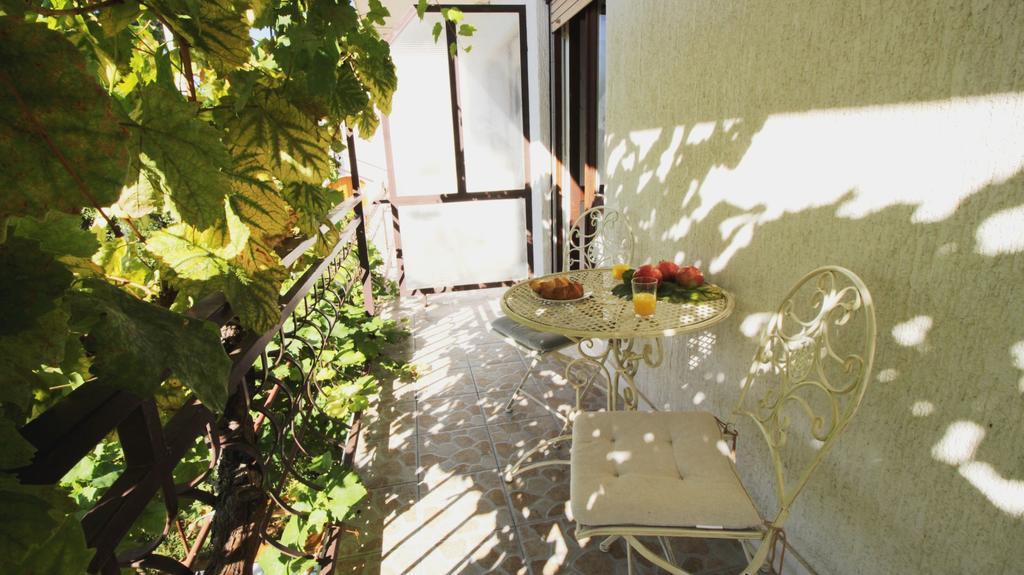 Apartments Gajo Omis Exterior photo